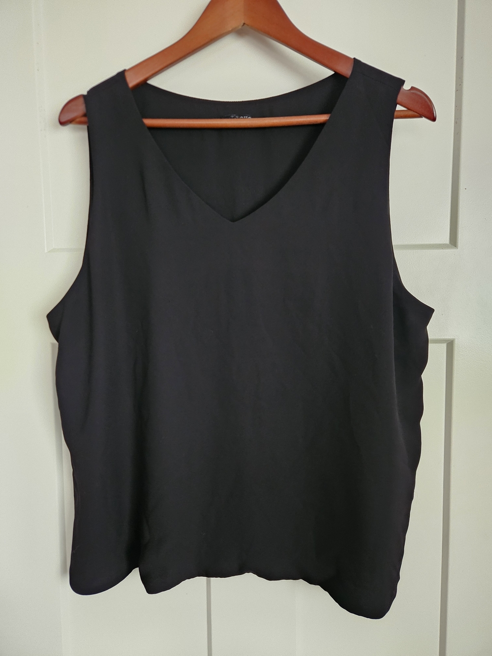 T Tahari Black Sleeveless V Neck Lined Blouse XL